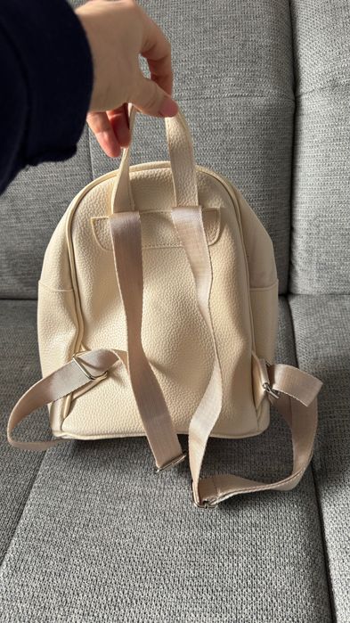 Чисто нови чанта и раница по €20