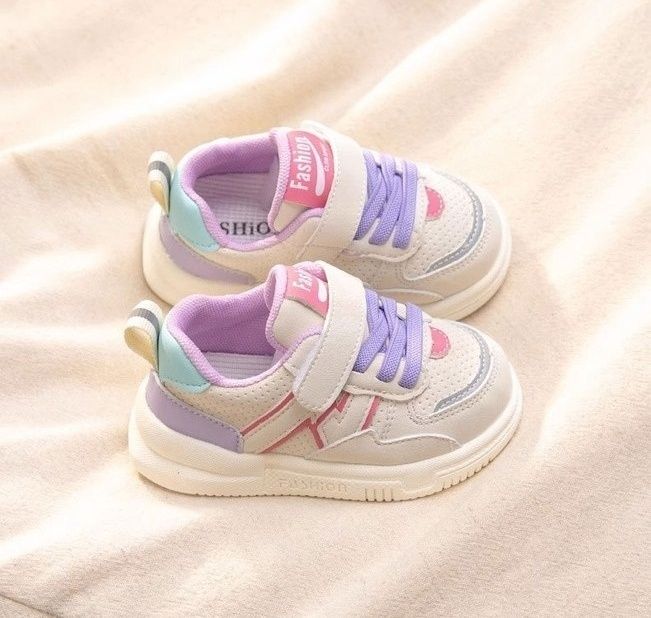 Новые детские кроссовки