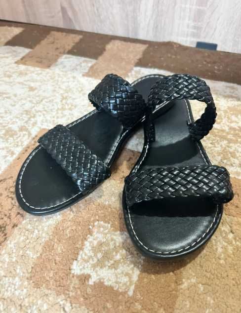 Papuci de dama negri