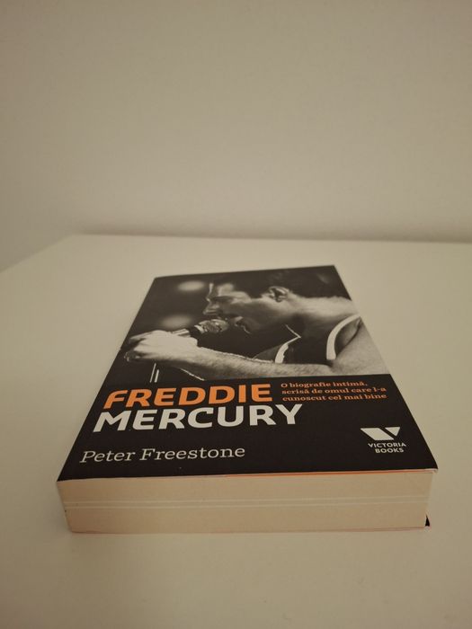Carte Biografie Freddie Mercury