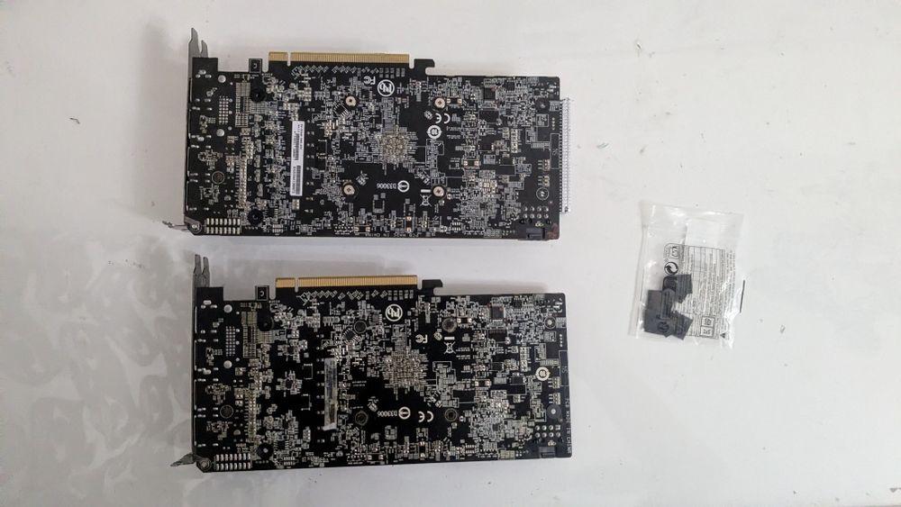Две видеокарты rx 590 gigabyte с неисправностью