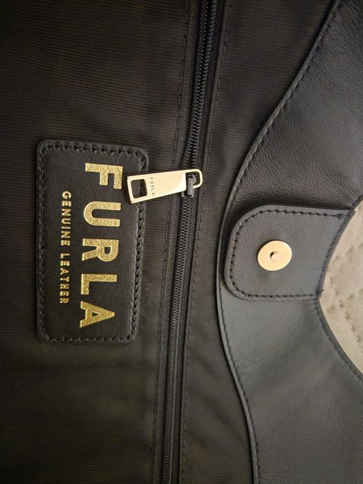 Дамска чанта Furla черно, сиво и бяло