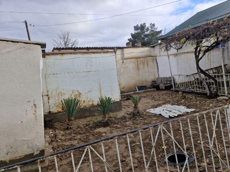 Termiz shahrida uy sotiladi Vagzal parlament taraf