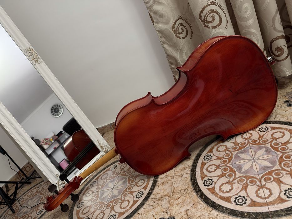 Violoncel în stare impecabilă – husă + arcuș incluse