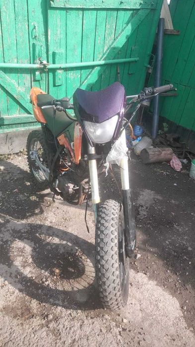 Продам эндурик  заводится газу даешь глохнет