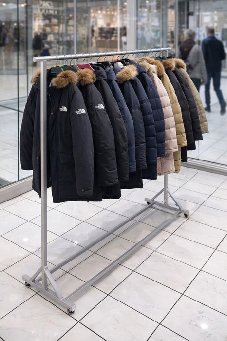 Напольная вешалка металлическая