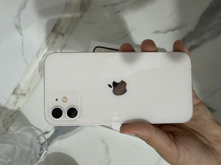 Продам Iphone 12