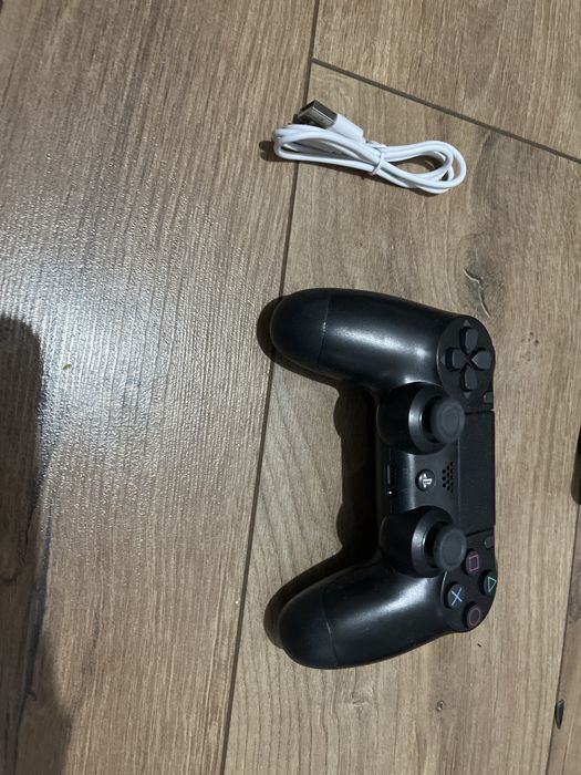 Playstation 4 в отличном состоянии