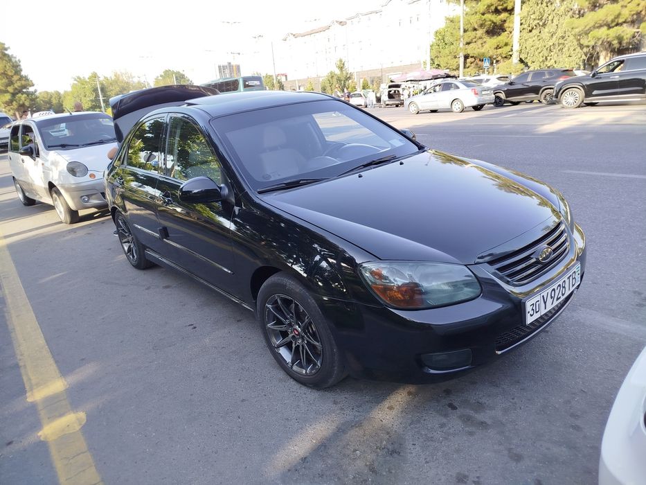 Kia cerato prodayotsya
