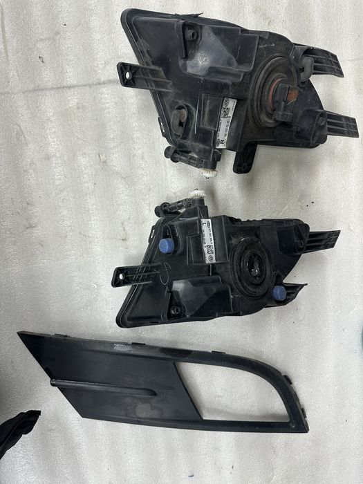 Proiectoare stânga dreapta vw jeta 5 c.facelift.