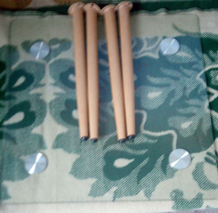 vând clăpari și masă de sticlă