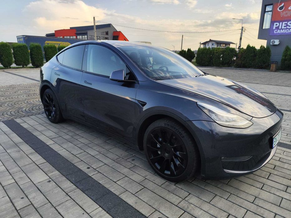 Tesla Model Y Long Range AWD