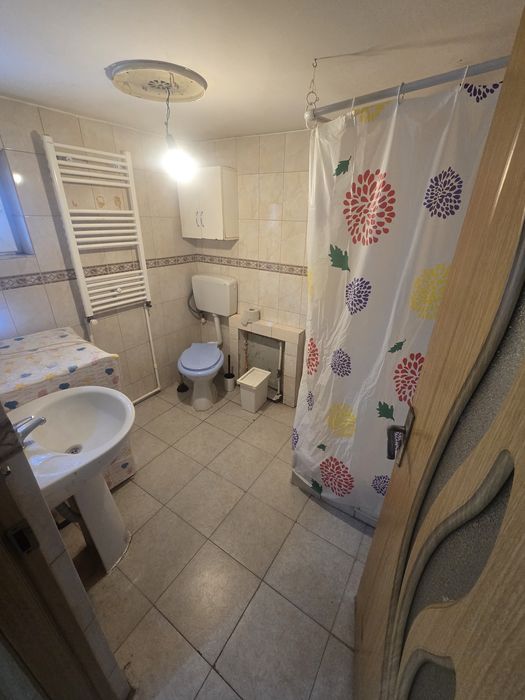 Camere de închiriat la curte