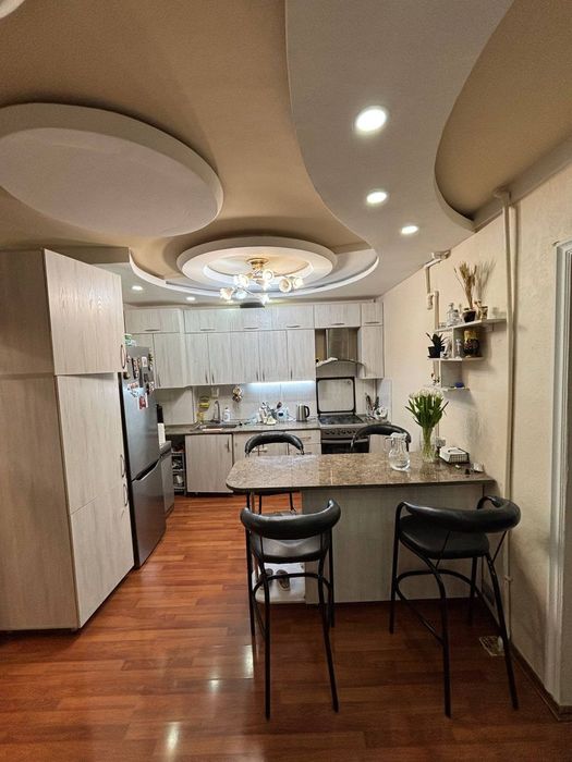 Продам чиланзар 5.  Балкон 2*6.  Двух комнатная