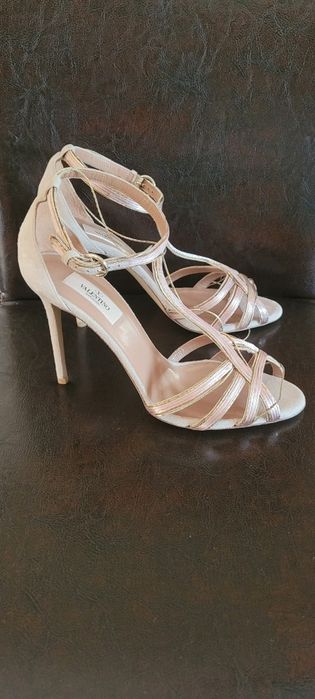 Valentino Garavani 
Sandale