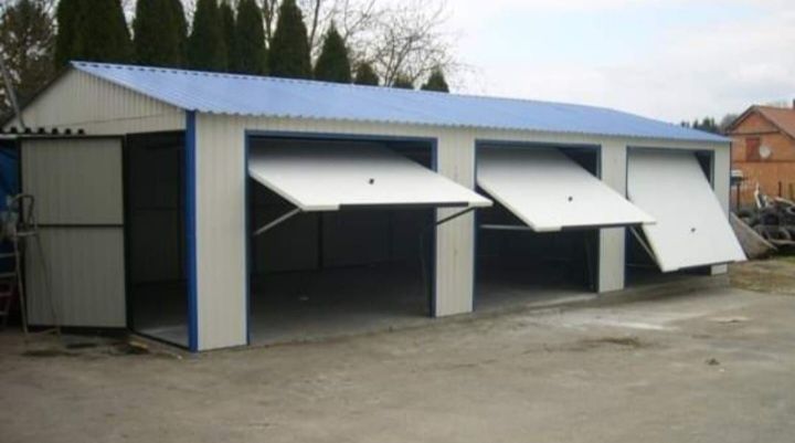 Garaje auto pe structura metalica învelite cu panouri Sandwich termoiz