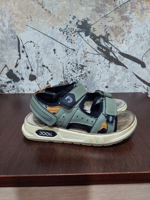 Продам детские сандалии