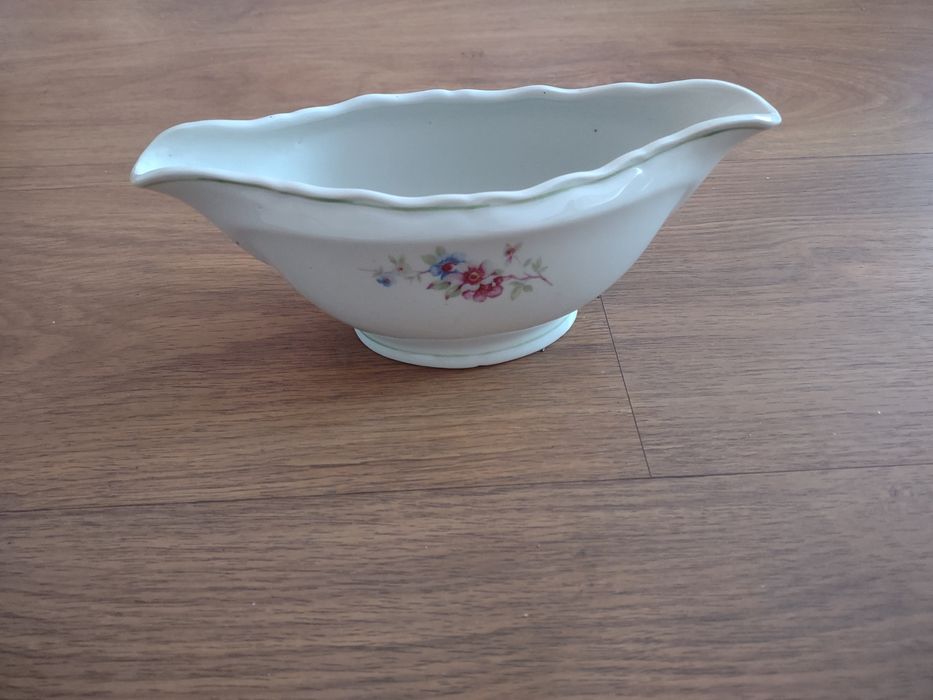 Чинии 2 размера, елипсовидно плато и сосиера комплект от порцелан