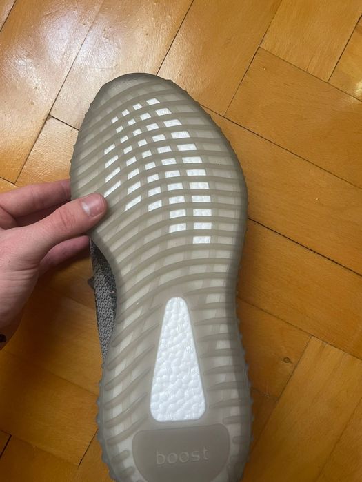 Yeezy 350 v2 beluga mărimea 43