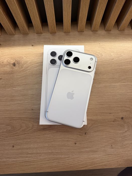 iPhone 17 Pro Max | 256GB | Silver | 98% Battery | Full box