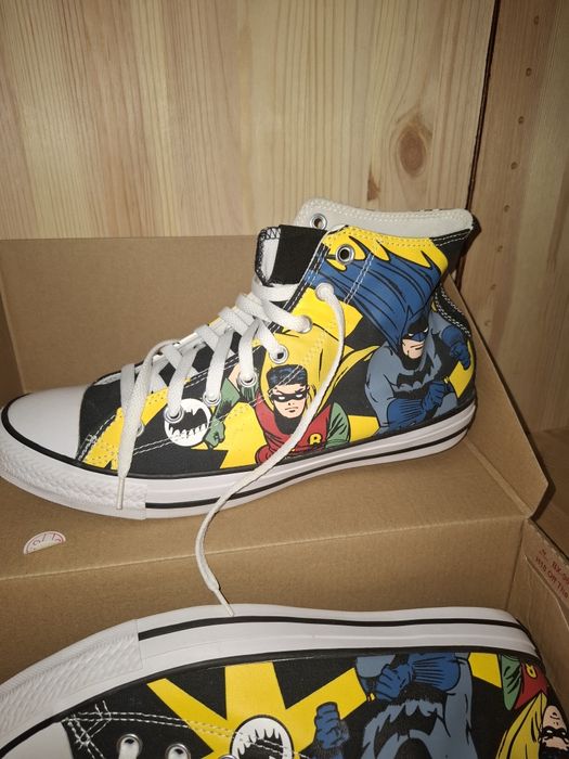 Converse Batman edition