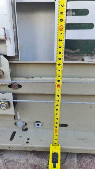 Дверь лифта с платой