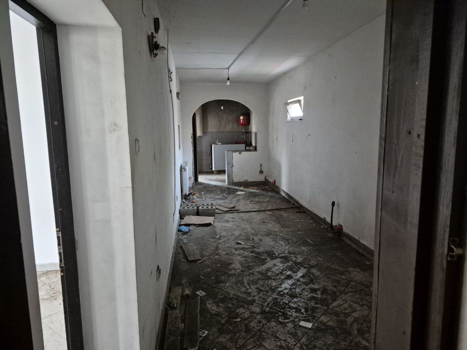 Casa de vanzare sau închiriere în comuna Forotic – poziție centrală