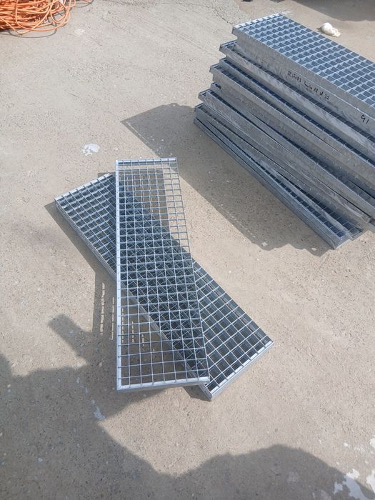 Trepte zincate galvanizate
