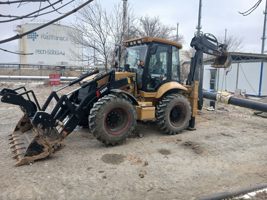 Эксковатор погрузчик 3 в 1