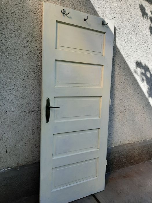 Usi din lemn la preț mic