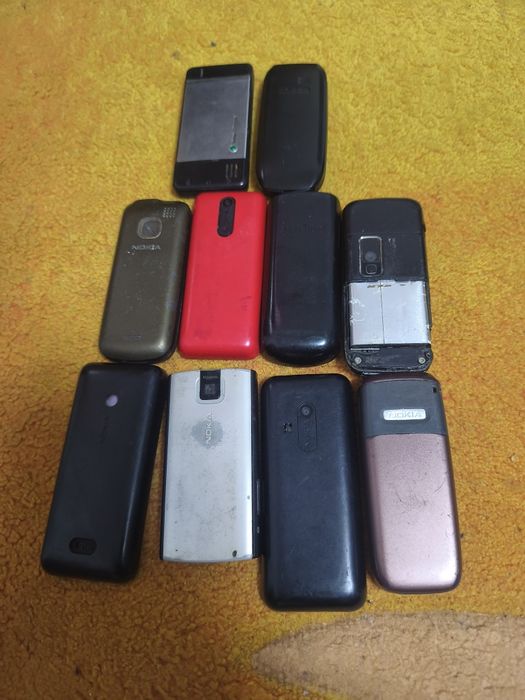 Vând telefoane defecte