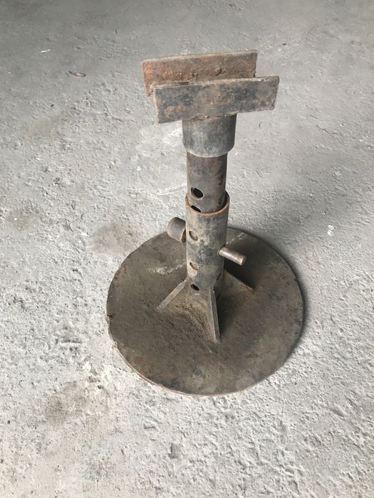 Домкрат винтовой