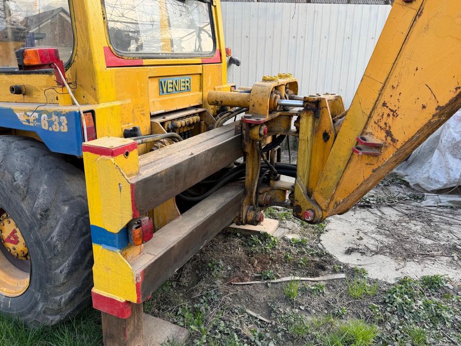 Vând BuldoExcavator Venieri