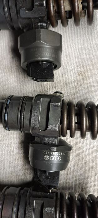 Vand 4 injectoare diesel pentru reconditionat