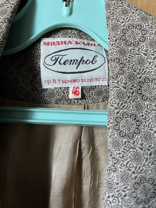 Елегантен дамски костюм пола и сако