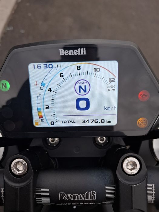 Vând motocicleta Benelli 502c