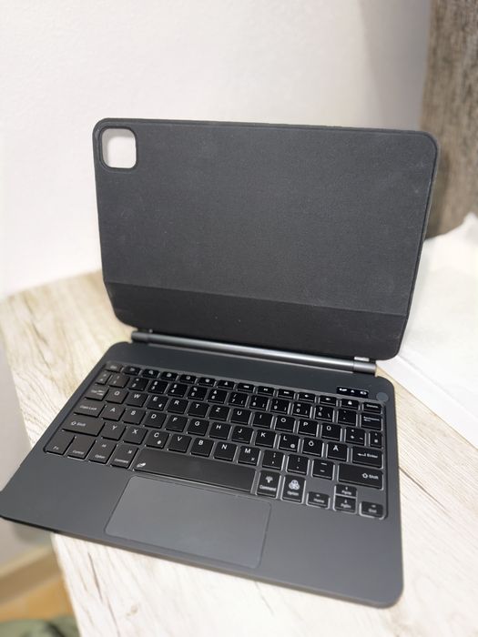 Husa cu tastatura pentru Ipad Air 11”