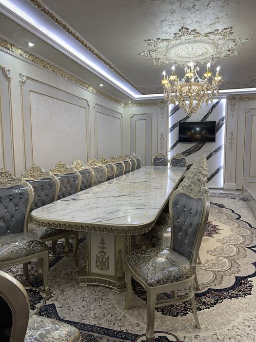 100%. Yongʻoqdan 24 kishilik stol stul