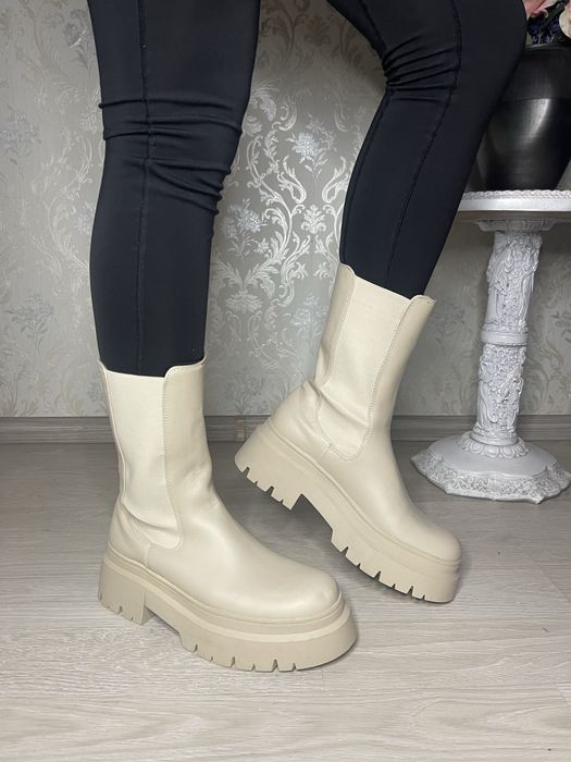 Ghete noi, pana la jumatatea gambei, Pull&Bear