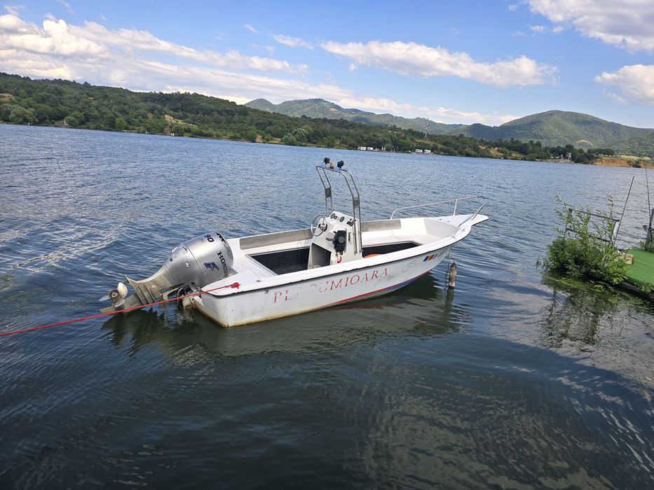 Ambarcațiune Tonetto 5.5m + Motor Honda 90 CP (12 Persoane) – Recondiționată / Acte la zi