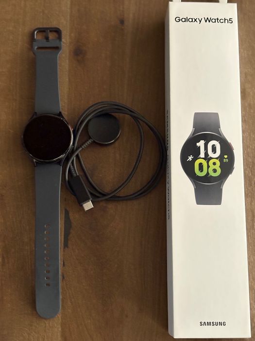 Смарт часовник Samsung Galaxy Watch 5