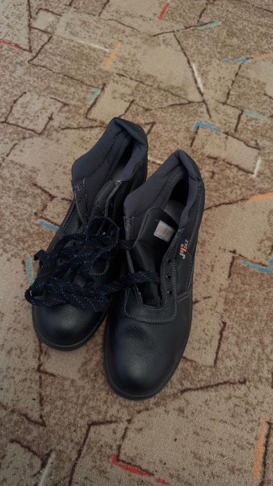 Ботинка новый зимный 43 размер