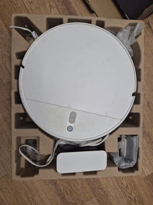 Робот пылесос    .