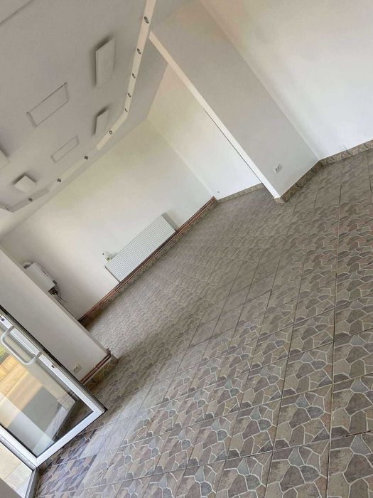 Închiriez spațiu comercial CENTRAL