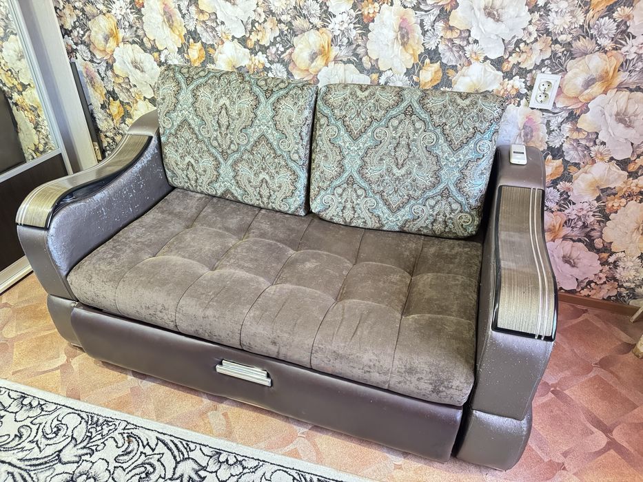 Продам ДВА дивана