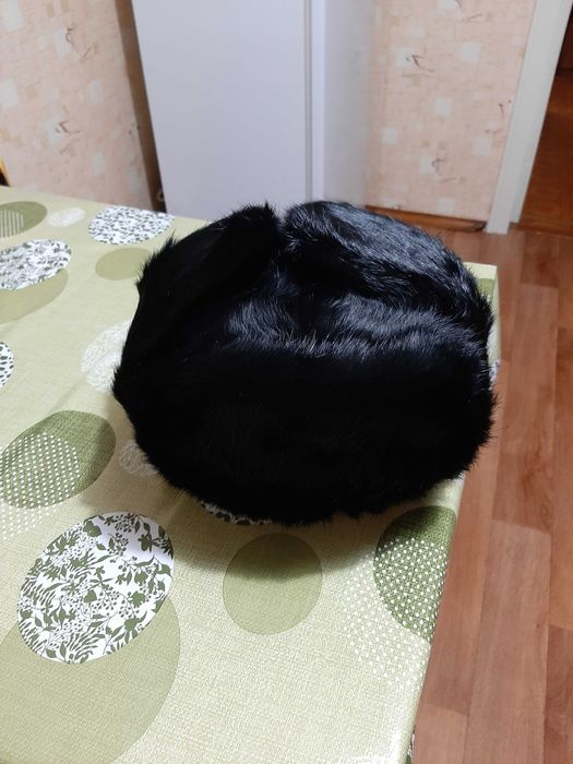 Шапка мужская черная кроличья.