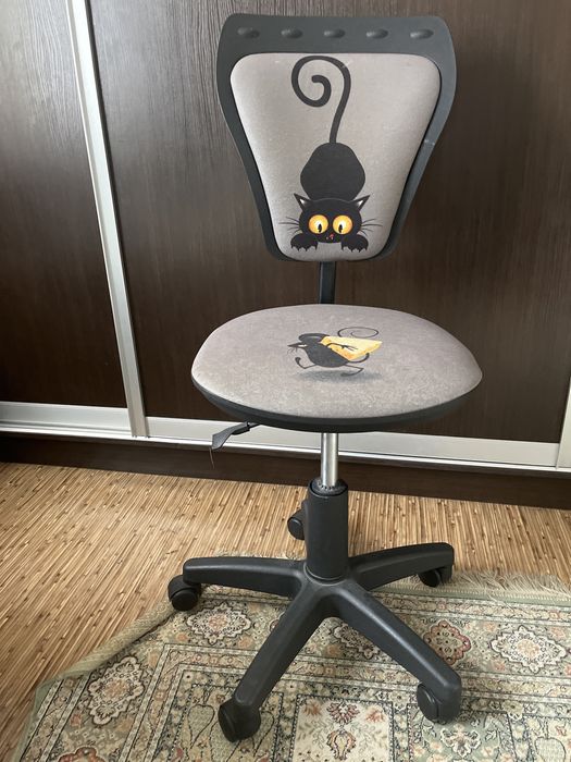 стул на колесиках