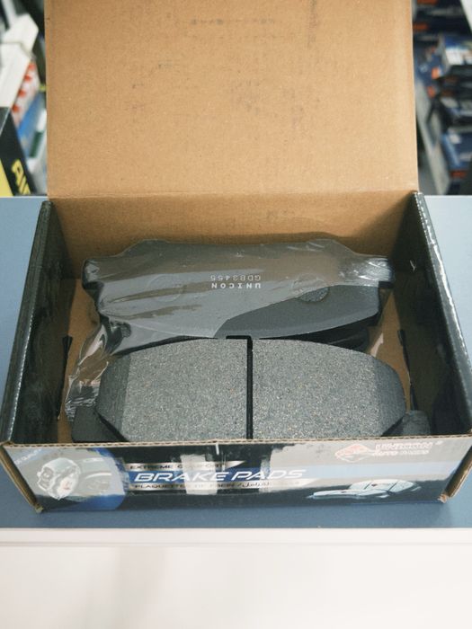 Тормозные колодки Альфард Превия перед