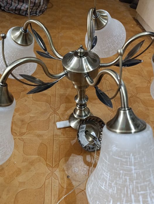 Люстра пятирожковая