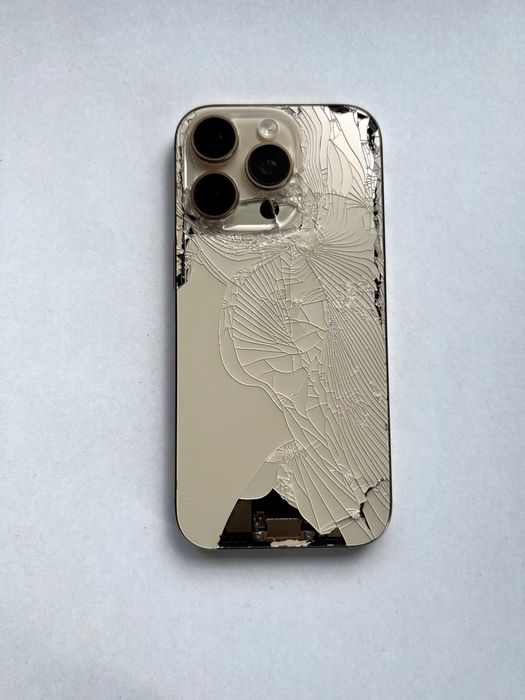 iPhone 16 Pro Dessert Titanium 256GB - с проблем